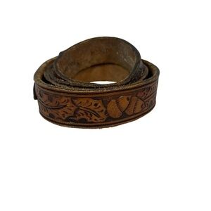 VIntage 90's TexTan tooled leather western belt with oak leaf acorn design